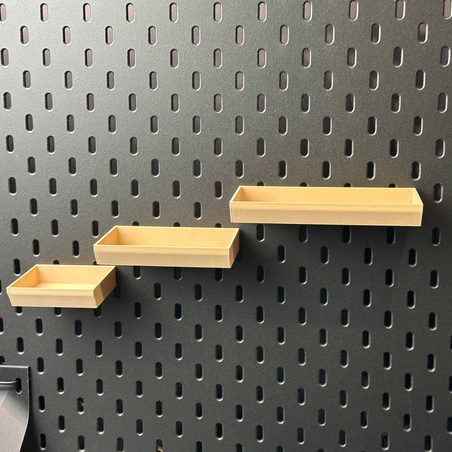 Arctic Skadis Shelves: Stilvolle Ablagen für deine Arbeitswelt - 5,5cm