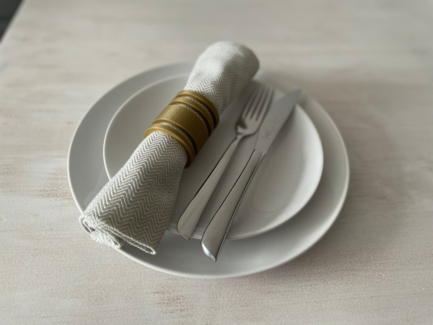Glänzende Runde Serviettenringe - 4 Stück Set - Elegante Tischdekoration für Ihre Hochzeit!