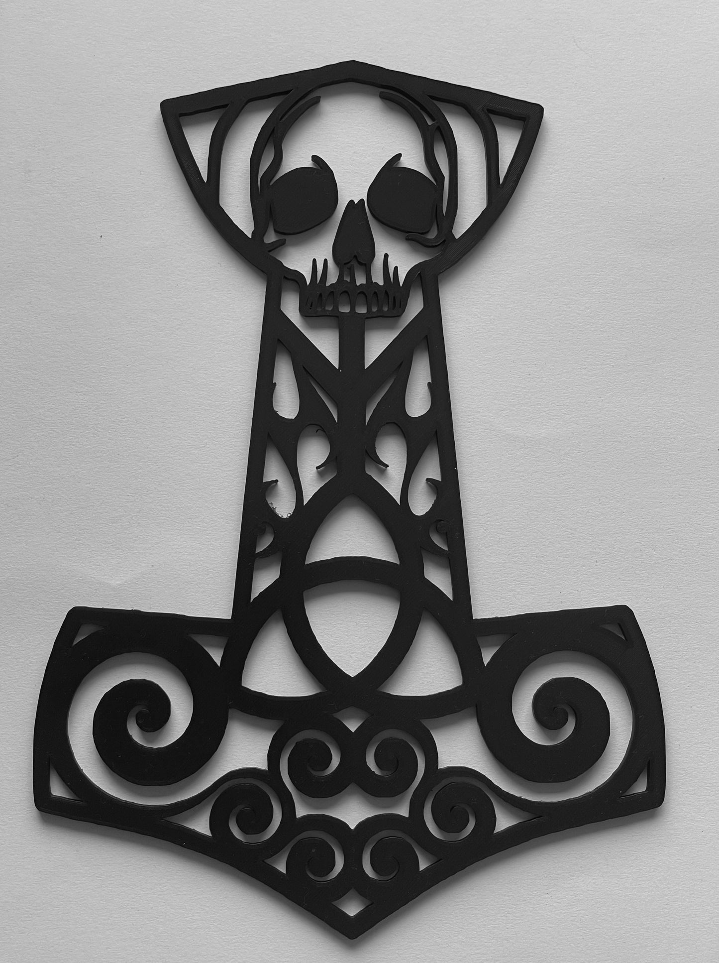 Mjölnir Wanddekoration mit Totenschädel - Nordische Mythologie trifft auf 3D-Kunst