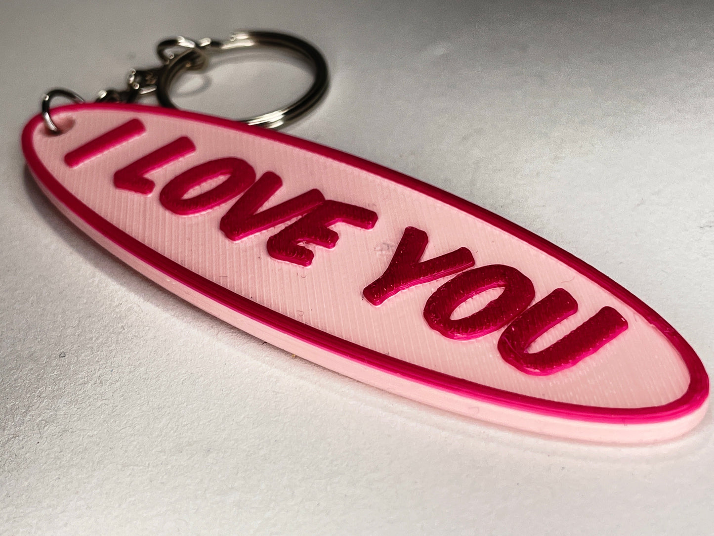 Personalisierbarer Schlüsselanhänger mit Wunschtext - Einzigartiges Accessoire aus 3D-gedrucktem PLA-Kunststoff!